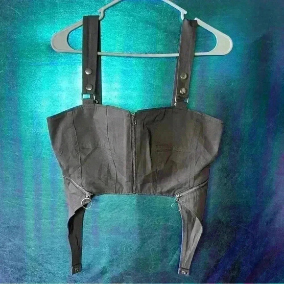 Forever 21 Tops - Grey Crop Top NEVER WORN
